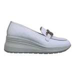 Enval Soft Mocassino Bianco in Pelle con Zeppa e Catena da Donna