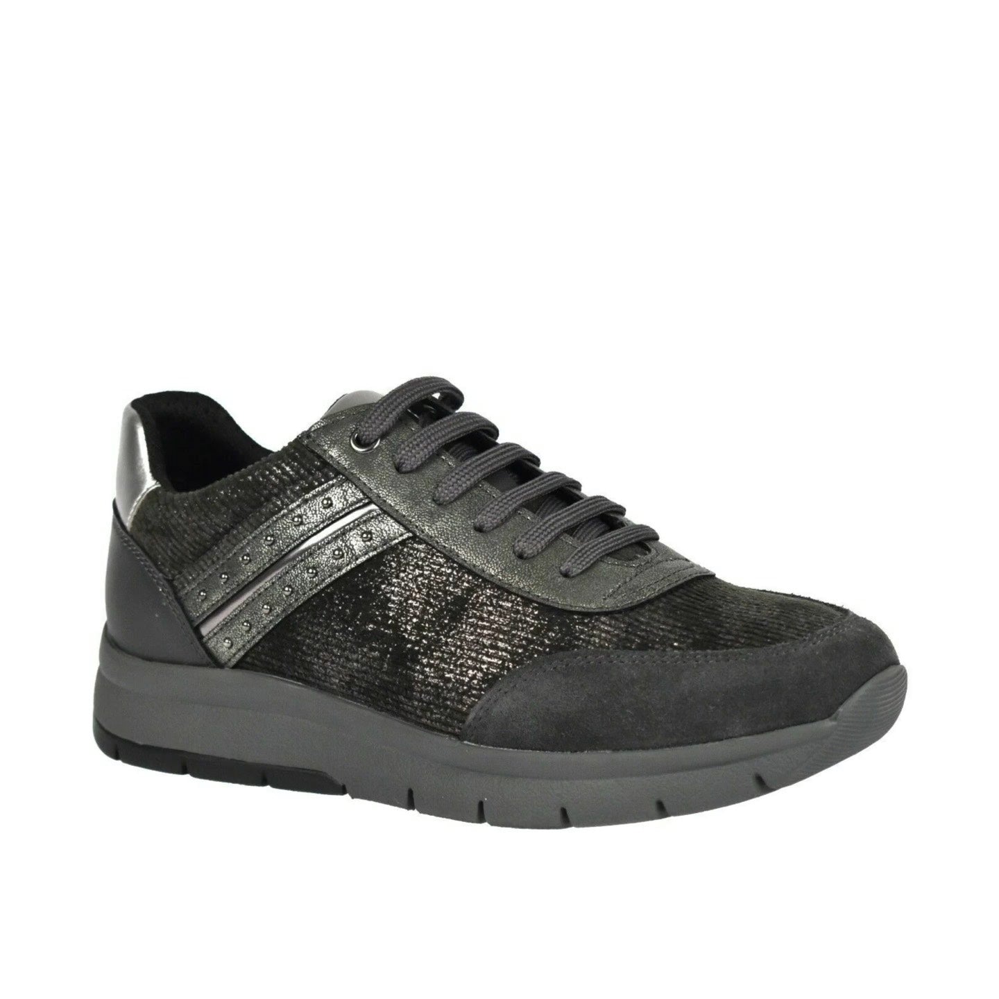 Geox Sneakers Grigia in Camoscio con Mini Borchie