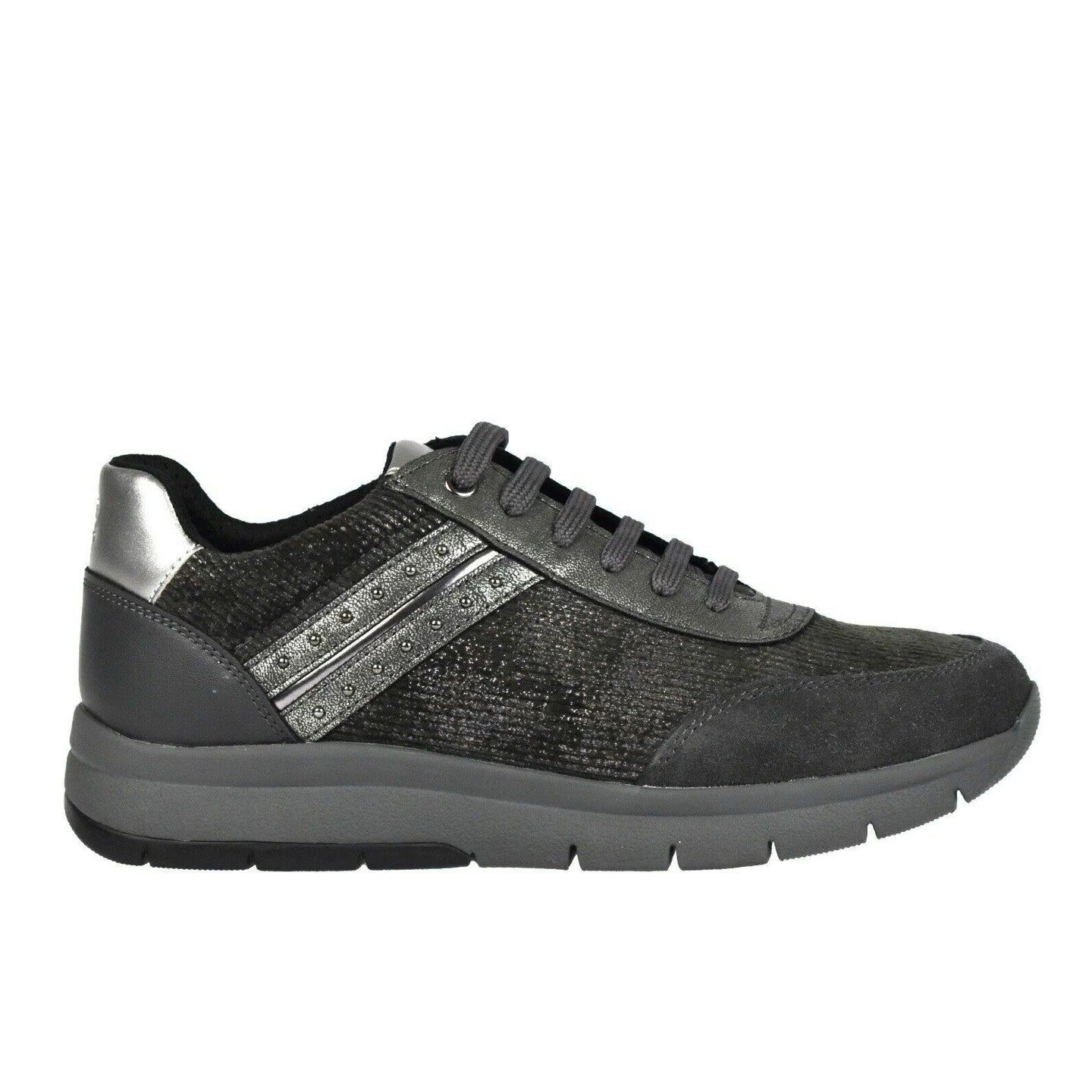 Geox Sneakers Grigia in Camoscio con Mini Borchie