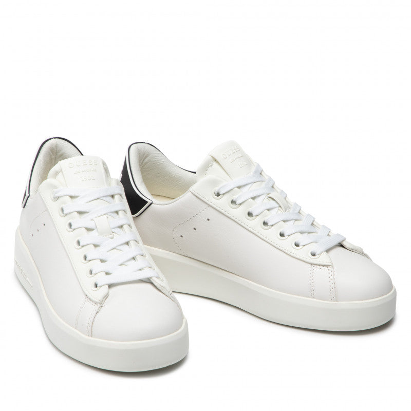 Guess Sneakers bianca con dettaglio a contrasto sul tallone