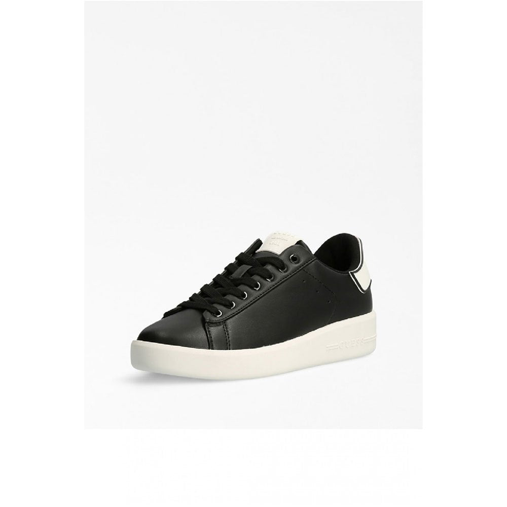 Guess Sneakers nera con dettaglio a contrasto sul tallone