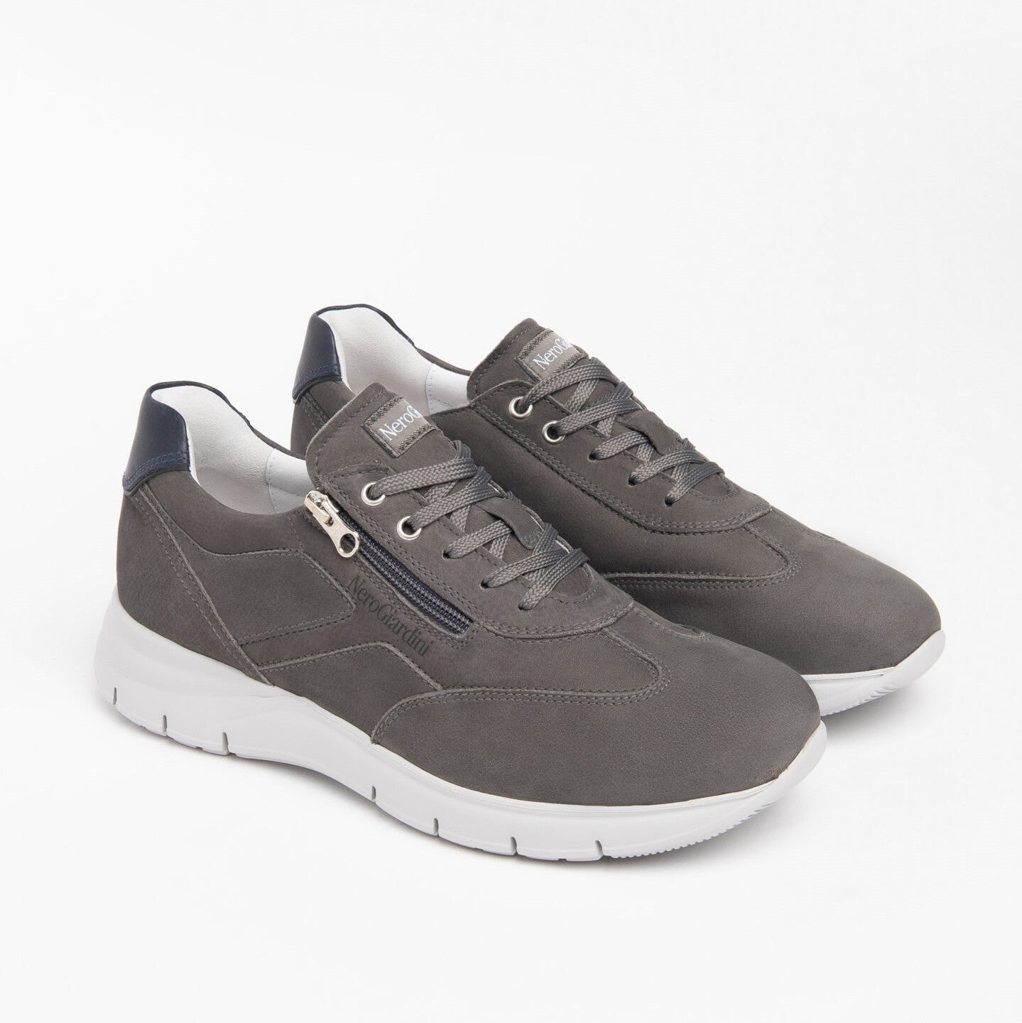 Nero Giardini Sneakers grigia in pelle scamosciata con zip laterale