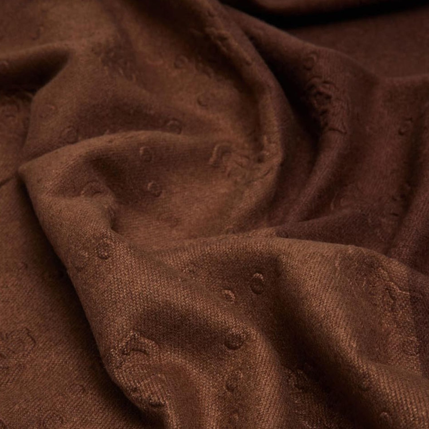 Guess Foulard Donna in Tessuto Cioccolato 4G Logo Peony con Frange