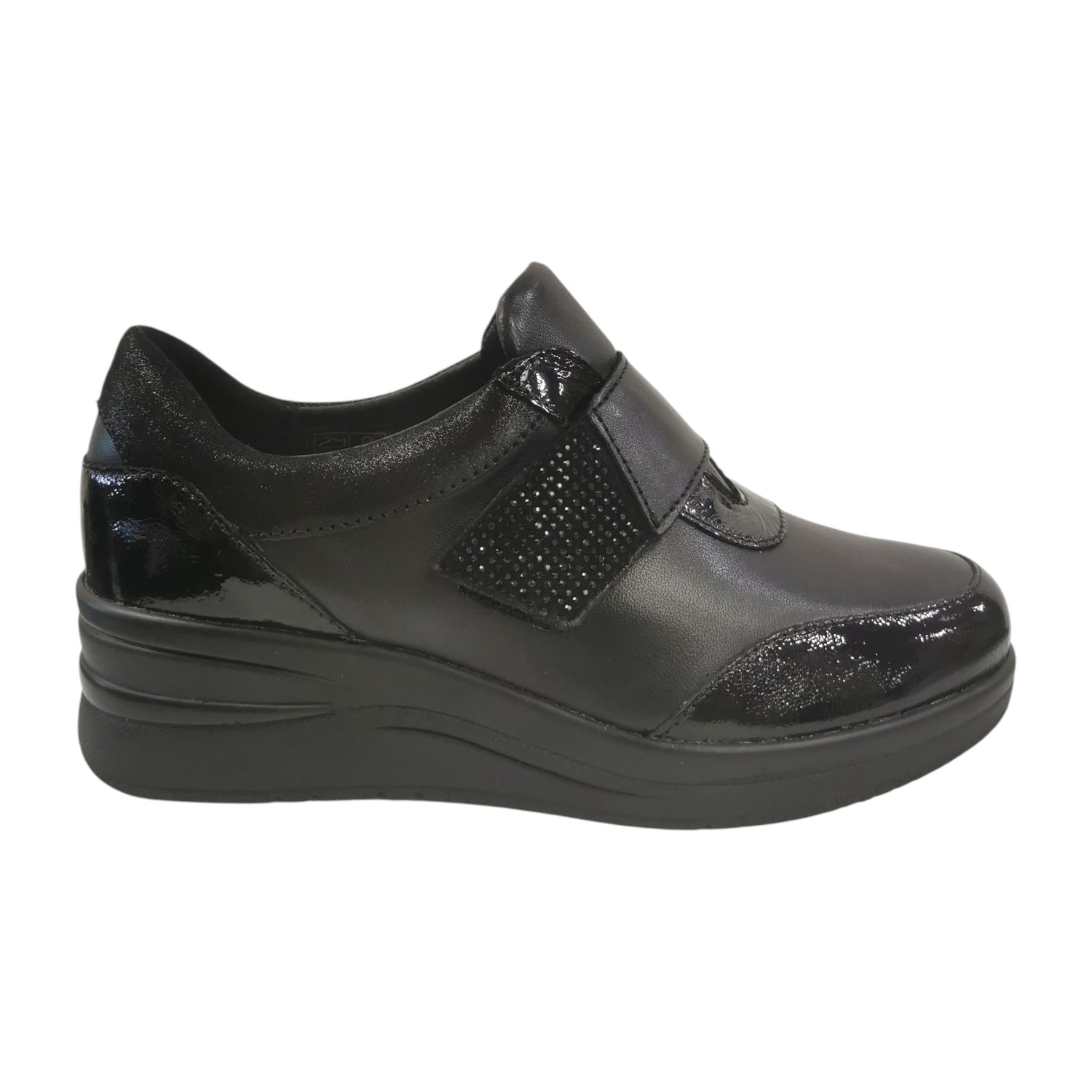 Susimoda Scarpa con Strappo Donna in Pelle e Vernice Nera con Zeppa