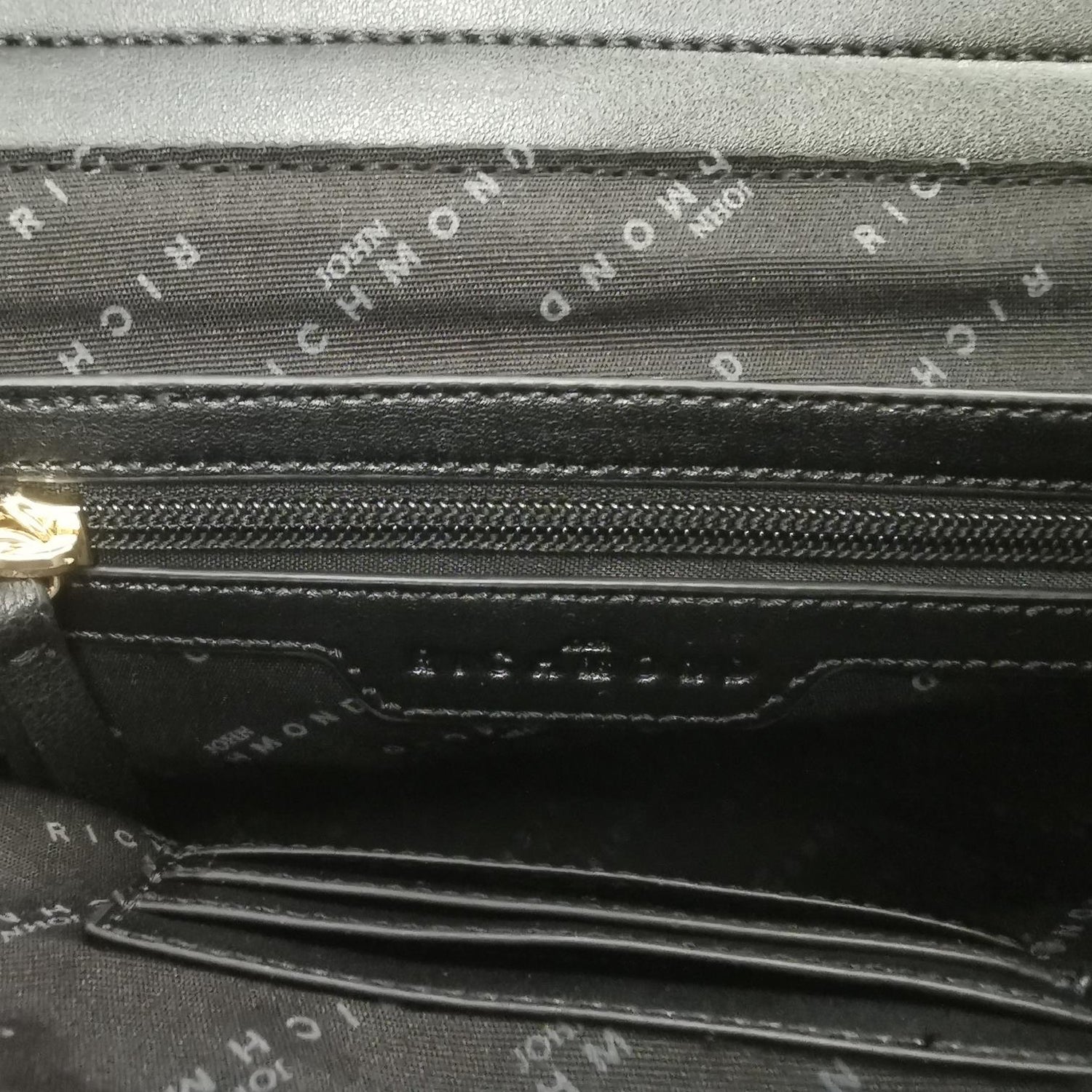 John Richmond Borsa a Tracolla Grande Donna in Ecopelle Nera Oro con Zip e Portatessere